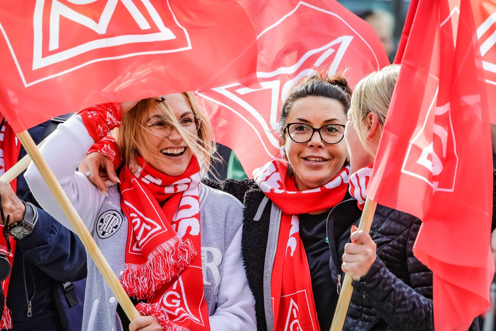 Metallerinnen beim Warnstreik in Gevelsberg